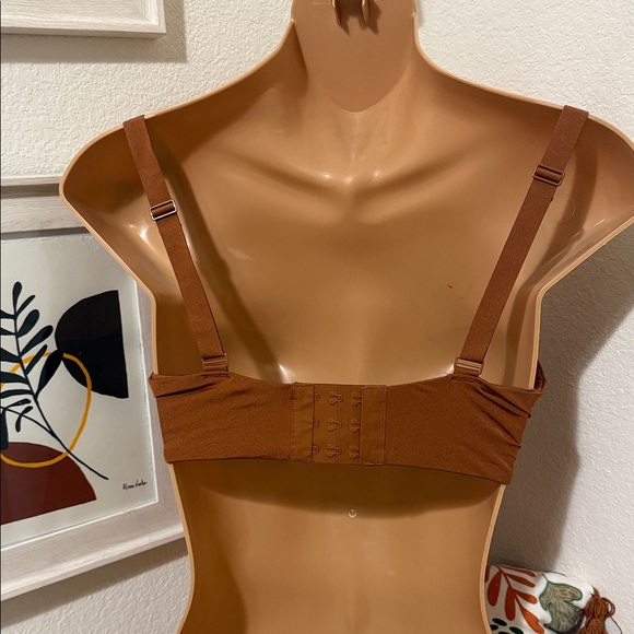 SKIMS Tan Underwire Bra - Picture 5 of 6